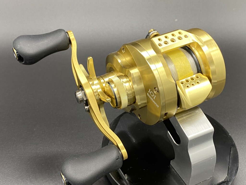 SHIMANO シマノ 15 カルカッタ コンクエスト 200HG 右ハンドル - リール