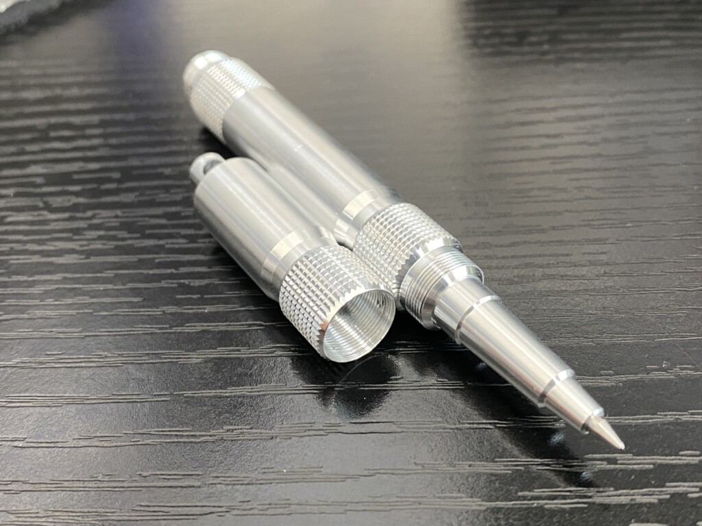 HANGING PEN3