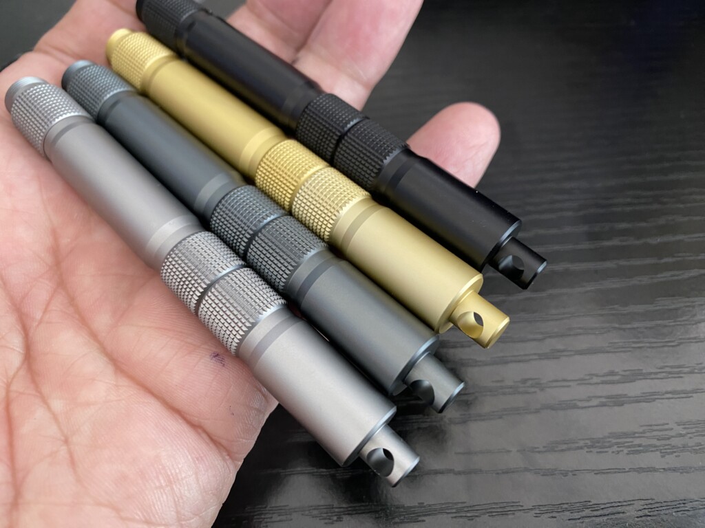 HANGING PEN6